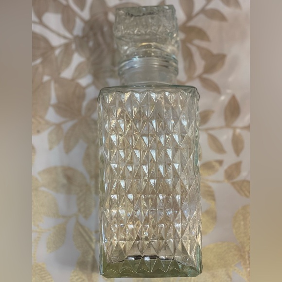 Vintage Cut Glass Whisky Carafe Decanter with Stopper. Size 10” - Picture 6 of 9